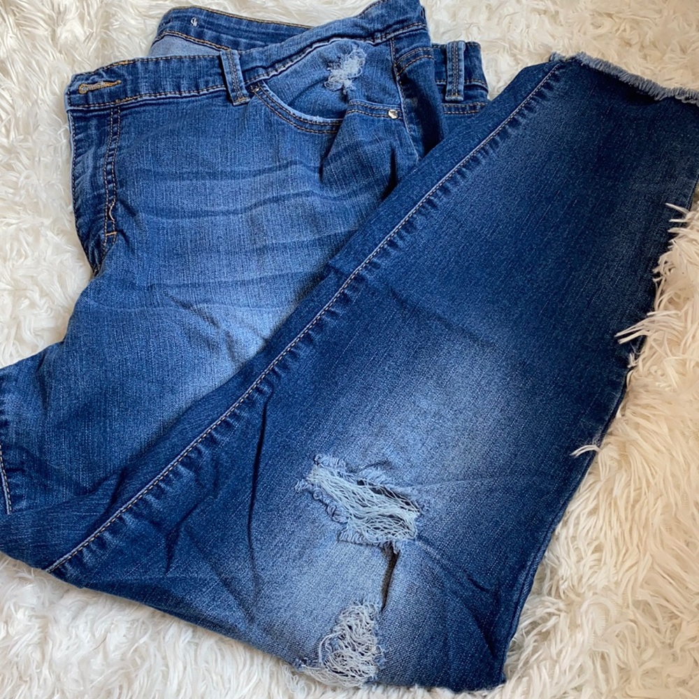 Jennifer Lopez skinny ankle jeans distressed